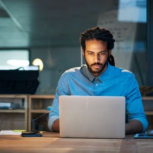 Make the most of your money while working overseas - image